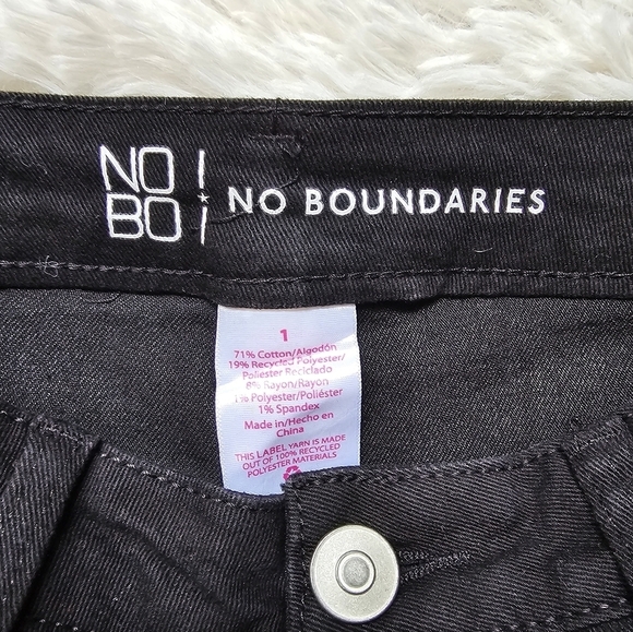 NWT No Boundaries Juniors Black Jeans Size 1 High Rise Mom Jean - Picture 2 of 10